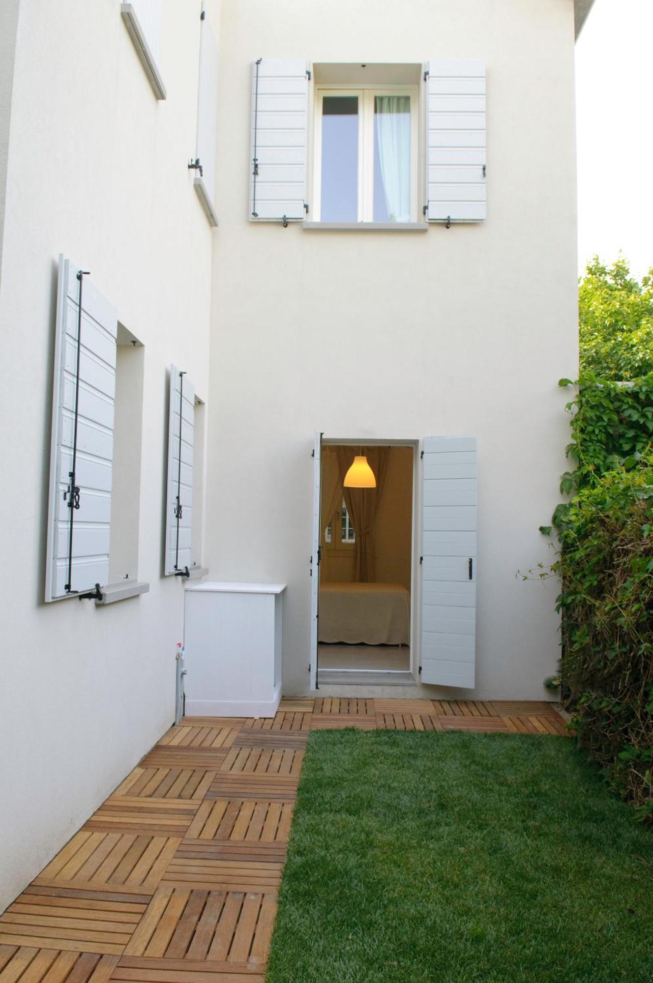 Eco Apartments Червия Екстериор снимка