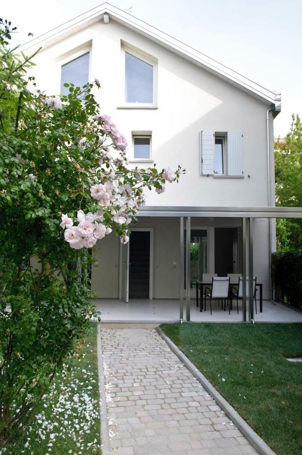 Eco Apartments Червия Екстериор снимка